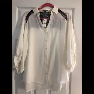 Blouse with lace trim